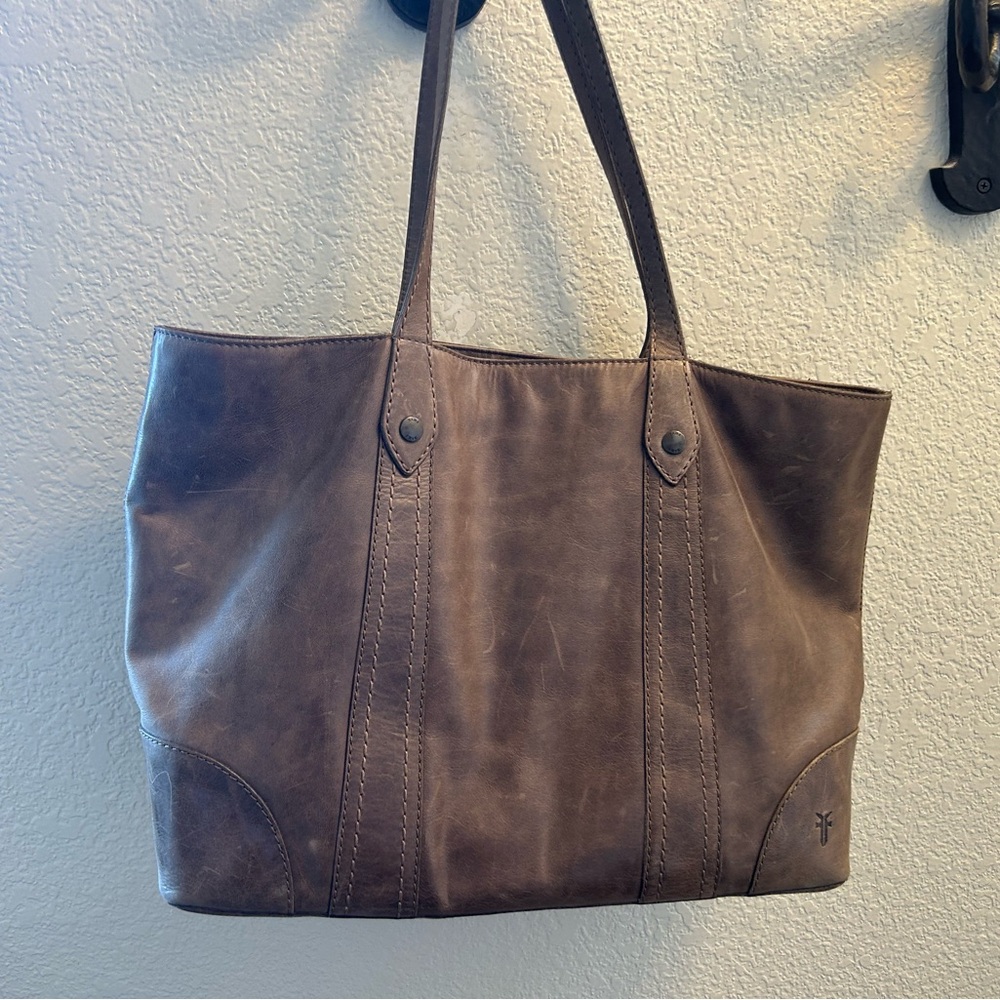 Beautiful Frye distressed style leather tote